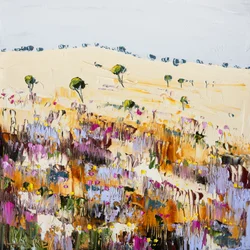 Flores de colores en la ladera