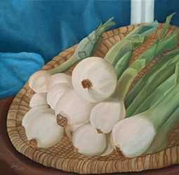 Naturaleza muerta con cebollas frescas