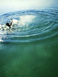 Surfista bajo la superficie