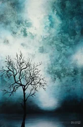 Árbol verde azulado brumoso