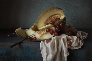 Naturaleza muerta con frutas oscuras