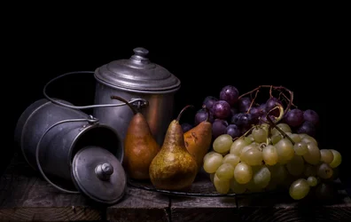 Naturaleza muerta rústica con frutas