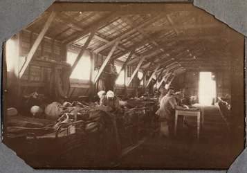 Primera Guerra Mundial 1914-1918: barracas de soldados franceses heridos en Couville en el Canal de la Mancha, Baja Normandía, Francia. Fotografía anónima mayo 1917. Colección privada, Stella.