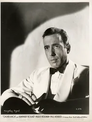 Humphrey Bogart (1899-1957) en la película Casablanca de Michael Curtiz por Anónimo