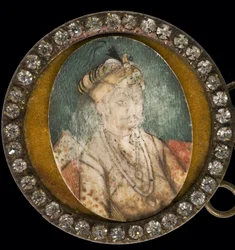 Jalaluddin Muhammad Akbar - Retrato de Akbar el Grande (1542-1605), emperador mogol - Anónimo - Acuarela, Gouache sobre cuerno - Museo del Prado, Madrid
