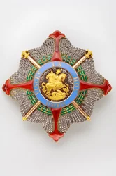 Reino de las Dos Sicilias - Casa Real de las Dos Sicilias: placa de la Orden de San Jorge de la Reunión - Modelo para el Gran Maestre - principios del siglo XIX - Oro, plata, marcasita y esmaltes - D 8.5 cm; peso 80 g - Colección privada