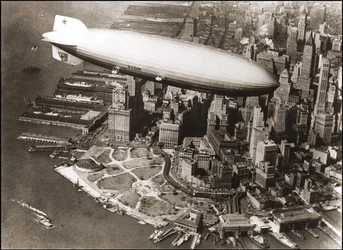LZ127 Graf Zeppelin en Nueva York 1929 - LZ127 Graf Zeppelin sobre Nueva York