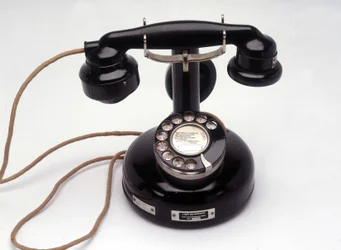 Teléfono de baquelita PTT 24