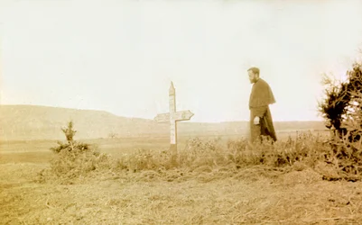 Fotografía de un álbum personal de un teniente de infantería durante los primeros meses de la Primera Guerra Mundial