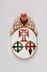 Portugal - Gran Cruz de la Cinta de las Tres Órdenes: insignia de la Gran Cruz de las Tres Órdenes que probablemente perteneció a María II de Braganza (1819-1853), Reina de Portugal - Modelo para Dama - 1800-1850 - Oro con esmaltes y perlas - H: 8 cm; W: 4