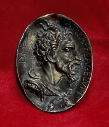 Medalla de plata con la efigie de Atila (395-453) rey de los hunos, flor de dios. París, Museo del Louvre