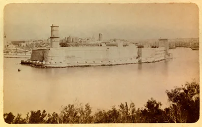 La ciudad de Marsella y sus alrededores alrededor de 1885-1890: Fuerte Saint Jean, vista tomada desde el Pharo