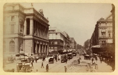La ciudad de Marsella y sus alrededores alrededor de 1885-1890: Perspectiva de Rue Canebiere y Rue de Noailles, Colección Privada