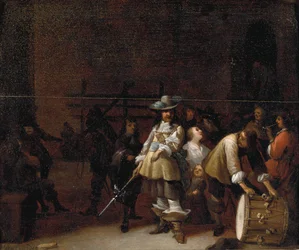 Interior de una sala de guardia con un caballero conversando con un tamborilero
