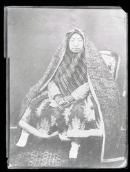 Retrato de estudio: Madre de Nasir Al-Din Shah, Mahd-i Awliya