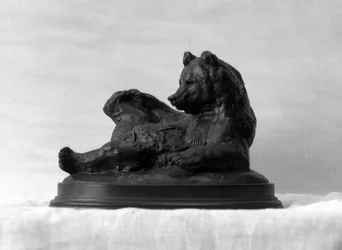 Oso sentado, modelado en 1833