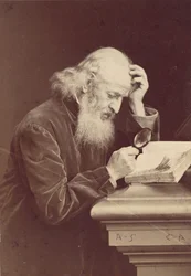 [Hombre Barbudo con Lupa Examinando un Manuscrito]