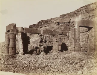 Templo en Gerf Hussein, vista del noreste mostrando el patio delantero del templo