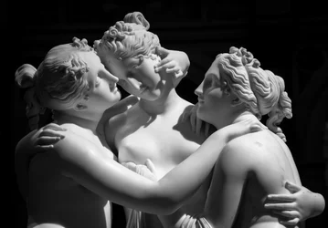 MILÁN, ITALIA - ALREDEDOR DE JUNIO DE 2020: La estatua de Antonio Canova Las Tres Gracias (Le tre Gr..., 2019 (foto)