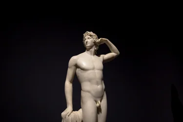 MILÁN, ITALIA - junio de 2020: la escultura antigua Apolo cacareando - 1782 - Ant..., 2019 (foto)