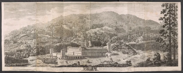 Gran vista del monasterio en medio de los bosques de los Apeninos