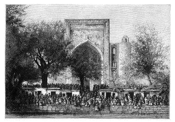 Una asamblea frente a la mezquita en Bujará, Uzbekistán, 1895