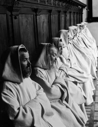 Monjes rezando en el Hermitage de Camaldoli, Italia, c.1925