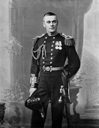 Contraalmirante Alfred Taylor Dale, Comandante en Jefe del Escuadrón Volador
