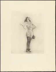 [Mujer en lencería]