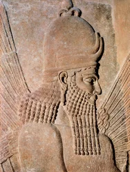 Detalle de un relieve de alabastro que representa un genio alado protector, del Palacio de Sargón II (Dur Sharrukin), rey de Asiria en Khorsabad, Irak. 722-705 a.C. (relieve de alabastro)
