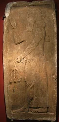 Sacerdote con una rama de granado. (detalle) de un relieve del palacio del rey asirio Sargón II, 722-705 a.C.