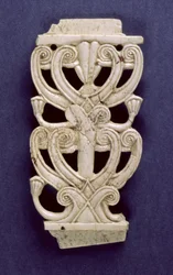 Fragmento de palmeta de Fort Shalmaneser, Nimrud, siglo VIII a.C.