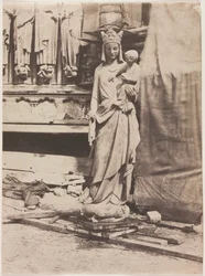 Estatua de la Virgen, Notre Dame de París