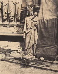 Virgen con el niño esculpida por Geoffroy-Dechaume, obra de la catedral de Notre-Dame..., c. 1854