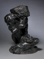 Cariátide caída con su piedra
