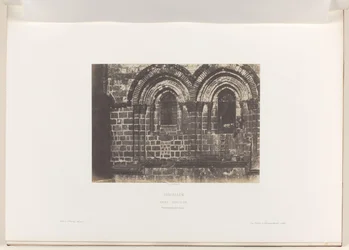 Detalle de la fachada de la Iglesia del Santo Sepulcro, Jerusalén Jerusalén. San Sepulcro. Parte superior de la fachada (título sobre el objeto)