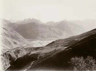 Unión del río Pamir con el Hindu Kush más allá