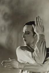 Postal de Robert Helpmann (1909-86) en The Wanderer 1941