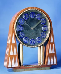 Un importante reloj de chimenea