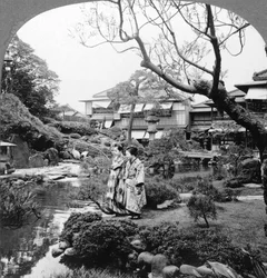 Sirvientas japonesas en un jardín, 1904