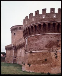 Arte medieval: vista del castillo del Papa Julio II (Giulio) realizado por el arquitecto Baccio Pontelli (ca. 1450-1494), Gregoriopoli