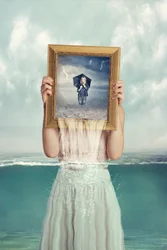 Mujer surrealista: Tormenta interior