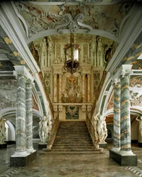 Vista de la gran escalera del castillo de Augustusburg, diseñada por el arquitecto Johann Balthasar Neumann (1687-1753), Brühl, Alemania