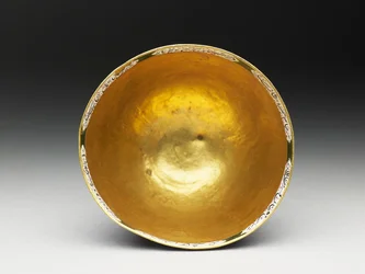 Cuenco con tapa, platillo y cuchara con decoración astrológica, principios del siglo XIX