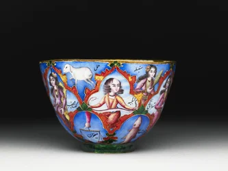 Cuenco con tapa, platillo y cuchara con decoración astrológica, principios del siglo XIX