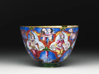 Cuenco con tapa, platillo y cuchara con decoración astrológica, principios del siglo XIX