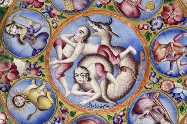 Tazón con tapa, platillo y cuchara con decoración astrológica, principios del siglo XIX