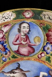 Tazón con tapa, platillo y cuchara con decoración astrológica, principios del siglo XIX