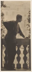 [Autorretrato] / [Adolf de Meyer en el balcón del Palazzo Balbi-Valier, Venecia, Italia]