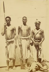 [Compañeros de Speeke y Grant que regresaron con ellos a El Cairo de su viaje para descubrir las fuentes del Nilo].